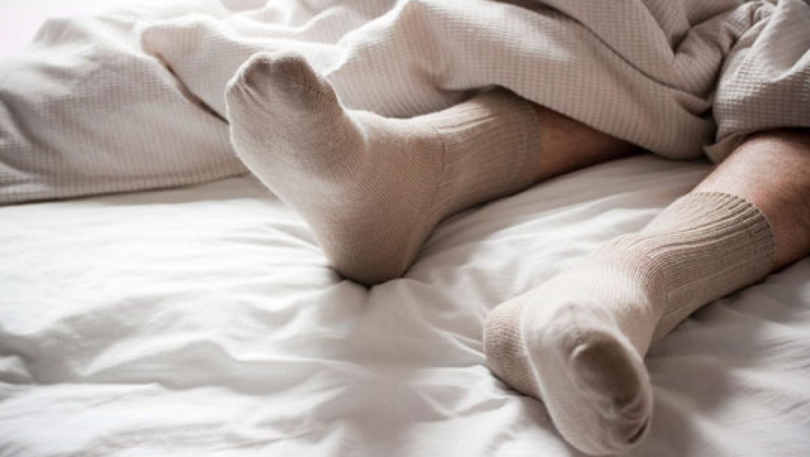 מה קורה לנו כשאנחנו ישנים עם גרביים