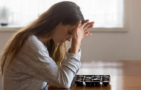 למה אנחנו נמשכים למתוק כשאנחנו עצובים? האמת המפתיעה שמאחורי זה
